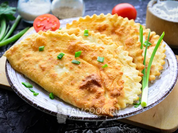 Фото блюда: Чебуреки с курицей и сыром
