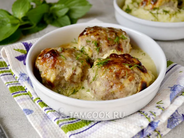 Фото блюда: Куриные биточки в сливочном соусе в духовке