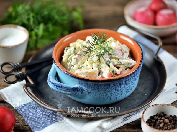 Фото блюда: Салат из крабовых палочек с редиской