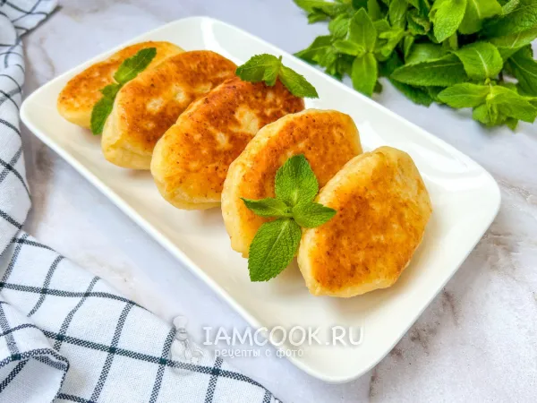 Фото блюда: Творожные пирожки с яблоками на сковороде