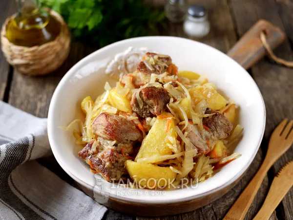 Фото блюда: Тушеная картошка с капустой и ребрышками