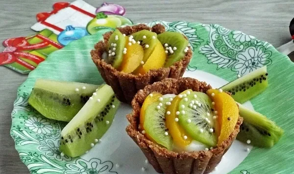 Фото блюда: Шоколадные корзинки с кремом и фруктами