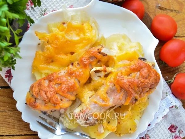 Фото блюда: Картошка с голенями и сыром в духовке
