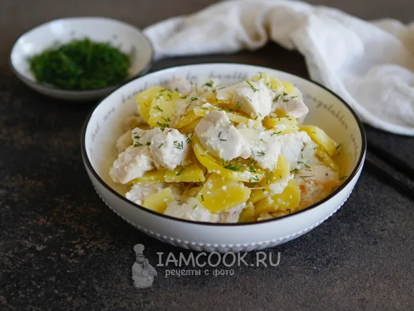 Фото блюда: Картошка с курицей в мультиварке со сметаной