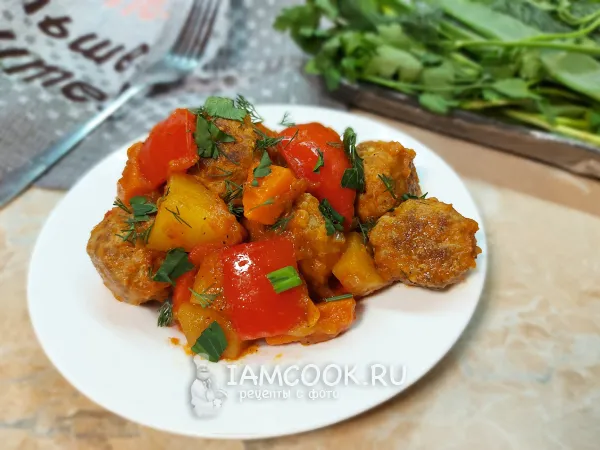 Фото блюда: Овощное рагу с фрикадельками на сковороде