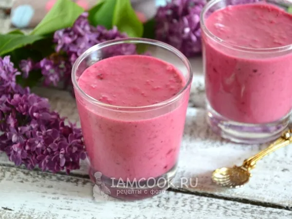 Фото блюда: Сливочный мусс с чёрной смородиной