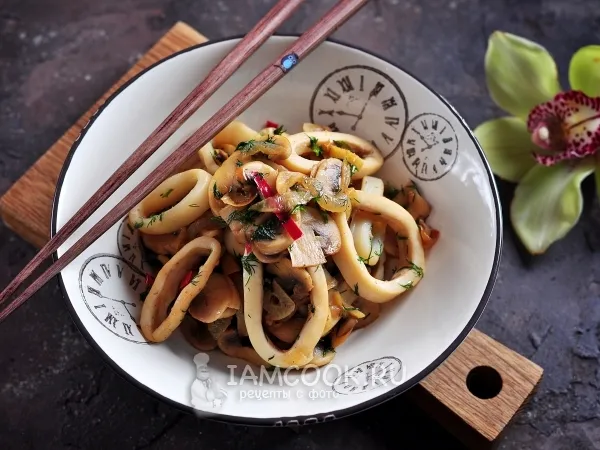 Фото блюда: Жареные кальмары с грибами