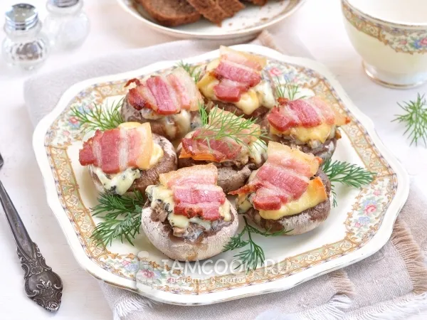 Фото блюда: Грибы, запеченные с голубым сыром и беконом