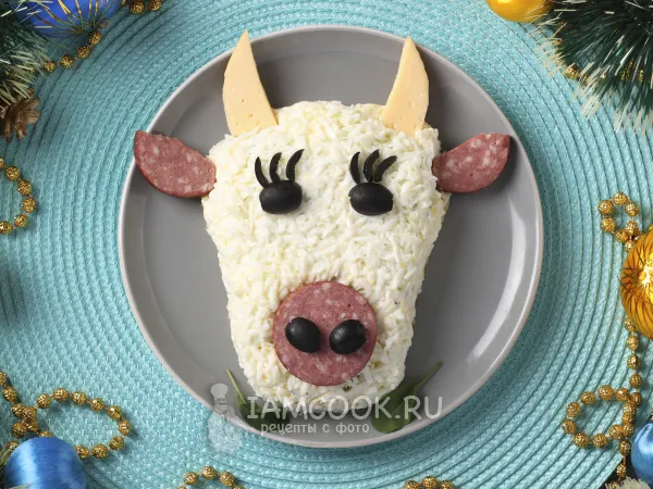 Фото блюда: Слоёный салат «Бычок»