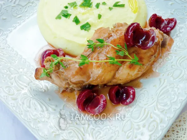 Фото блюда: Кролик в вишнёвом пиве с пюре из картофеля и корневого сельдерея