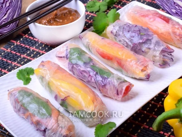 Фото блюда: Радужные спринг-роллы с арахисовым соусом