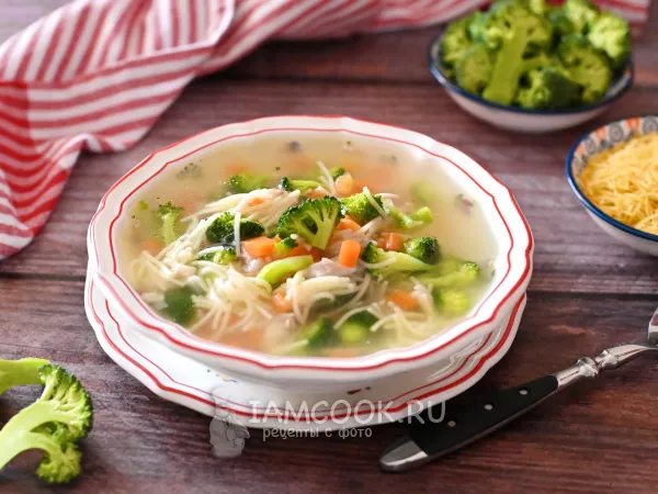 Фото блюда: Куриный суп с брокколи и вермишелью