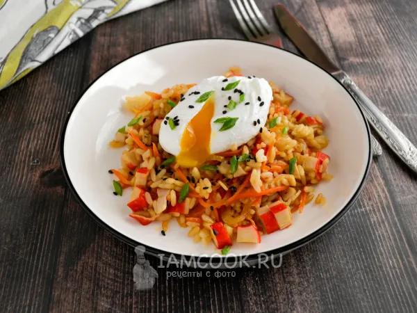 Фото блюда: Рис с крабовыми палочками на сковороде