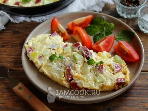 Фото блюда: Омлет с кабачком и колбасой
