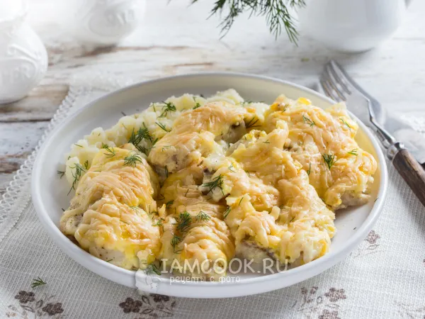 Фото блюда: Минтай под майонезом и сыром в духовке