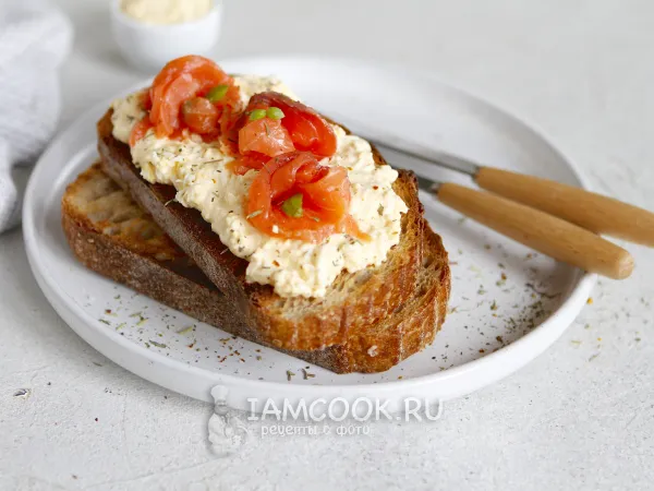Фото блюда: Бутерброд с рыбой и яйцом