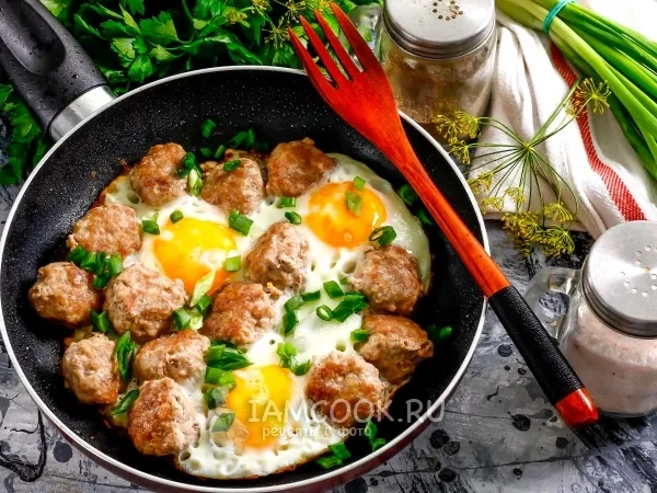 Фото блюда: Яичница с фрикадельками