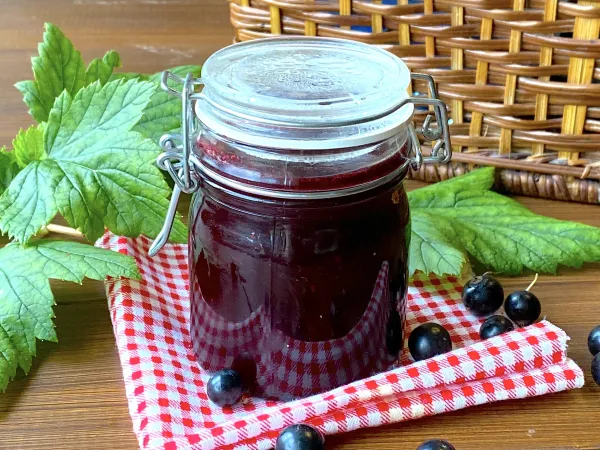 Фото блюда: Соус из черной смородины к мясу на зиму