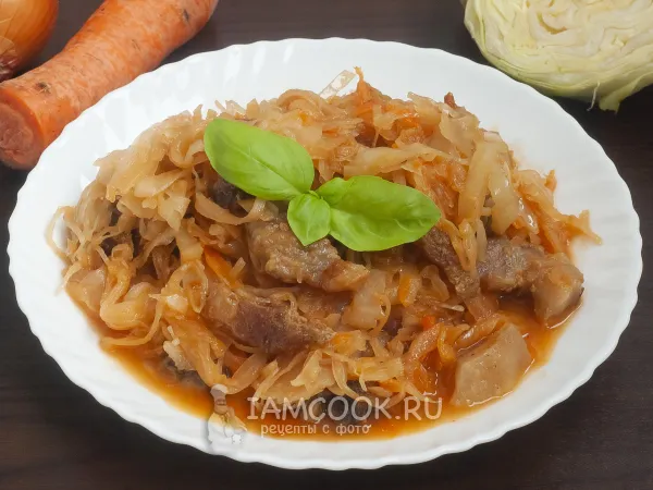 Фото блюда: Тушёная капуста со свиной грудинкой