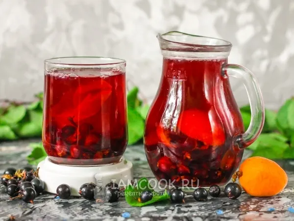 Фото блюда: Компот из черной смородины и абрикосов