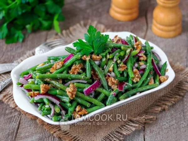 Фото блюда: Салат из стручковой фасоли с грецкими орехами