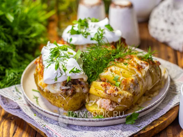 Фото блюда: Картошка-гармошка с беконом и сыром