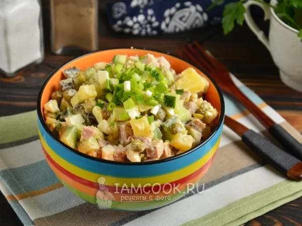 Фото блюда: Оливье с индейкой и свежим огурцом