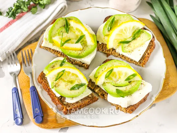 Фото блюда: Бутерброды с авокадо и брынзой