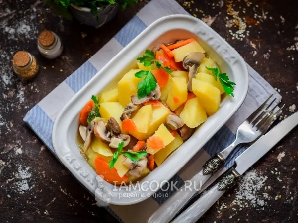 Фото блюда: Тушеная картошка с грибами в духовке