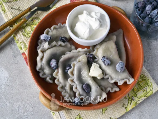 Фото блюда: Вареники с жимолостью