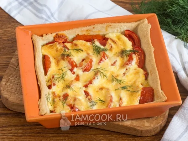 Фото блюда: Открытый пирог с помидорами и сыром