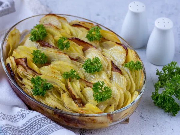 Фото блюда: Картофельные слайсы, запечённые с беконом в духовке