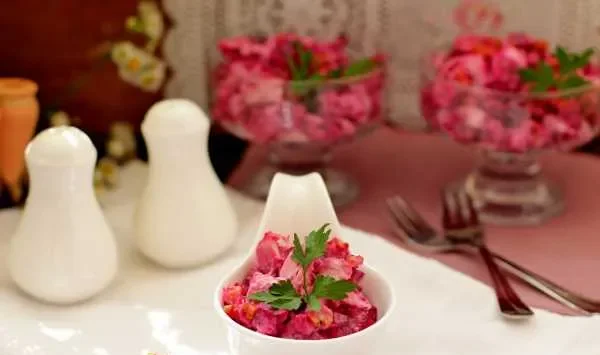 Фото блюда: Салат из свеклы и курицы