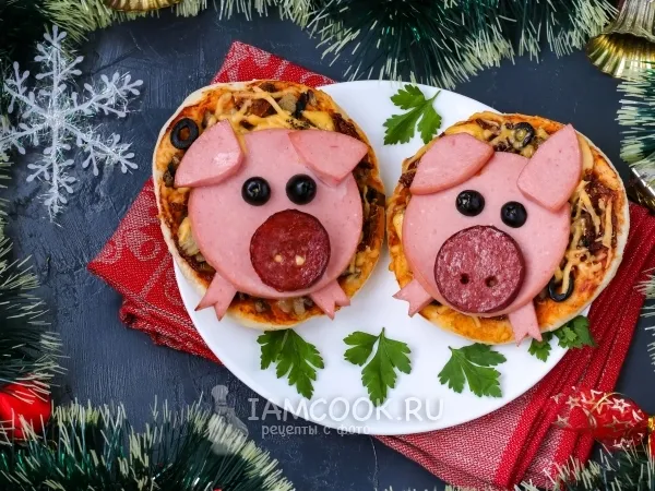 Фото блюда: Новогодние мини-пиццы «Поросята»