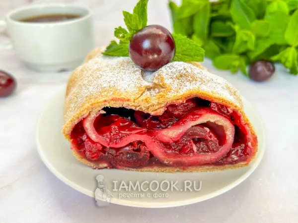 Фото блюда: Постный штрудель с вишней