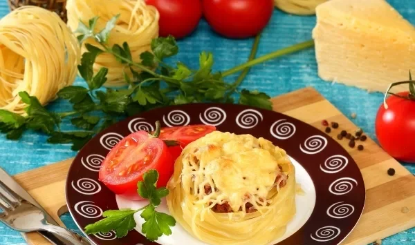 Фото блюда: Гнезда из макарон с фаршем
