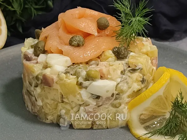 Фото блюда: Салат Оливье с красной рыбой и каперсами