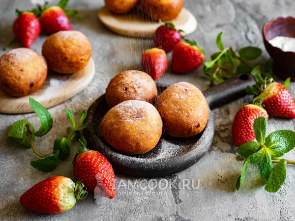 Фото блюда: Пончики с клубникой (из творожного теста)