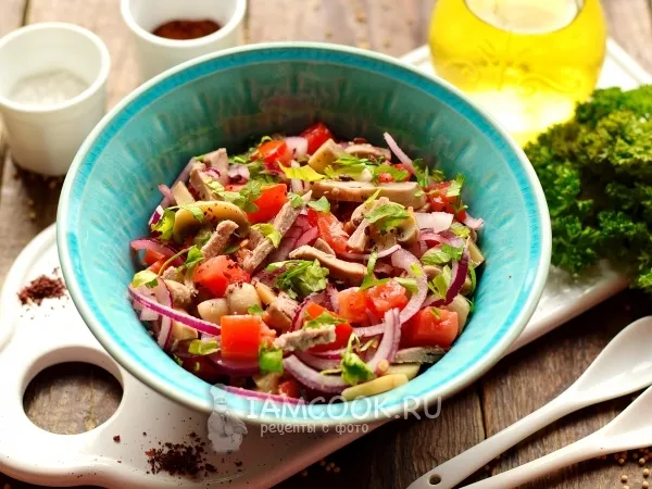 Фото блюда: Салат с языком, маринованными грибами и помидорами