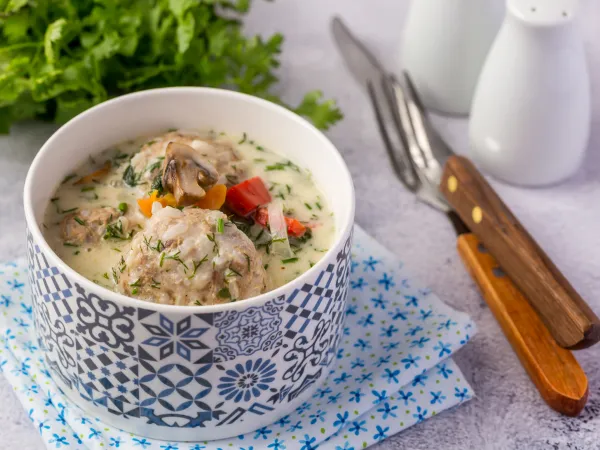 Фото блюда: Тефтели с грибами в сметанном соусе