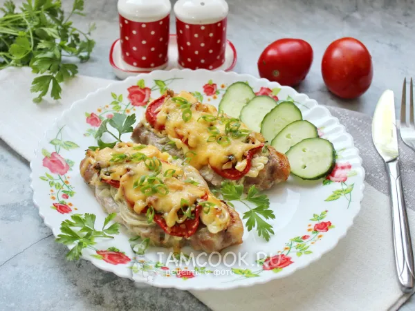 Фото блюда: Стейк из свинины в духовке с помидорами