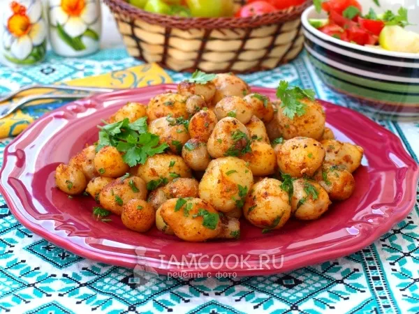 Фото блюда: Молодой картофель с паприкой и чесноком