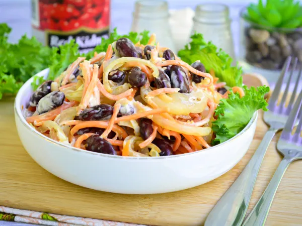 Фото блюда: Салат с красной фасолью и корейской морковью