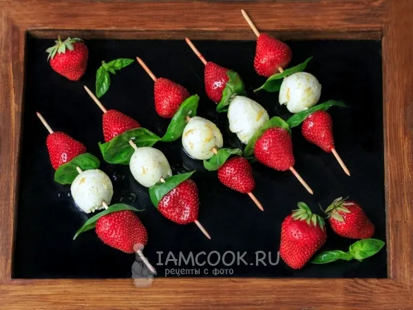 Фото блюда: Капрезе с клубникой