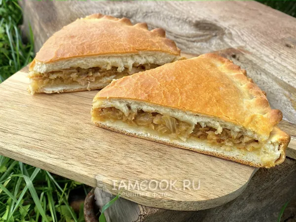 Фото блюда: Дрожжевой пирог с курицей и капустой