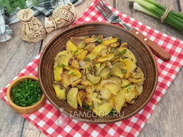 Фото блюда: Жареная картошка с солеными огурцами