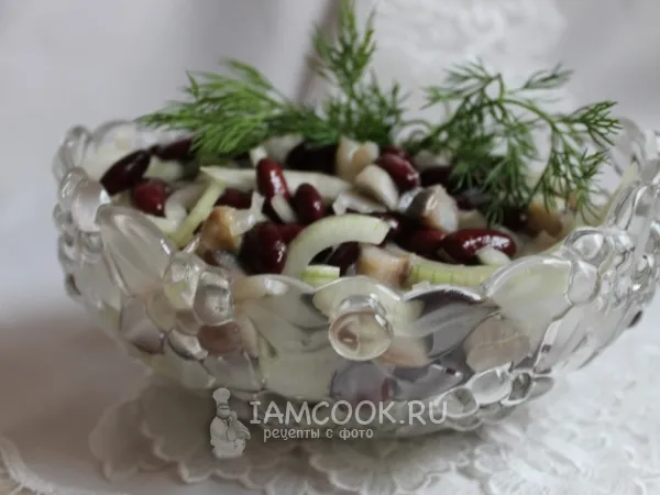 Фото блюда: Салат из сельди с фасолью