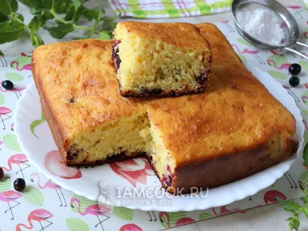 Фото блюда: Пирог со смородиной на кефире (заливной)