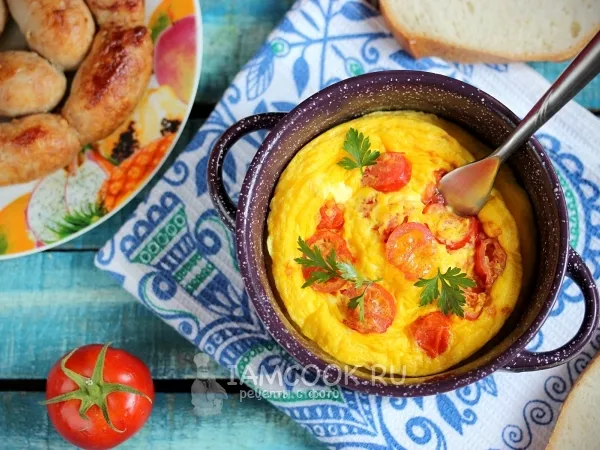 Фото блюда: Омлет в микроволновке с помидорами и сыром