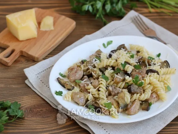 Фото блюда: Паста с курицей и баклажанами